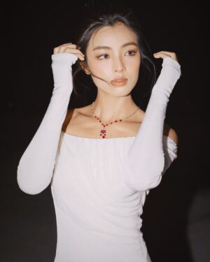 Phạm Nguyễn Lan Thy Instagram - “Cinderella trước khi mất giày”

Trong chiếc váy @chatsbycdam và trang sức từ nhà @pnj_jewelry 

Fashion show @ellevietnam 

💄 @_khanhtq_ 
📸 @hainguyenstudio 

_______
