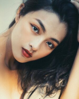 Phạm Nguyễn Lan Thy Instagram - Nhìn giống mấy tấm hình mẹ tôi năm 1997 

📸 @yau.yau.26