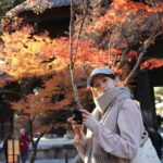 Phoebe Yuan Instagram - 覺得2023年對我來說，是意識到新世界、內心充滿衝擊的一年。 但同時也發現，當在人生中產生一些疑問的時候，只要能夠意識到這件事情，然後誠實的面對自己的所有狀況，就已經走在解決問題的道路上了。 期許2024能從問題中更了解自己、從感激中獲得更多豐盛、從挫折中獲得溫柔穩定的力量、從幫助別人中得到快樂、從愛中感受萬事萬物的奇蹟。 共勉。 👔： @her.byh 💼： @polene_paris #2024newyear #新年新希望
