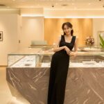 Phoebe Yuan Instagram - STAR JEWELRY對我來說不僅僅是輕珠寶而已，是一種輕柔且溫暖的吸引力。我選用的OCTANGLE系列，紫黃色漸變的優美紫黃晶，讓我想到了東京夕陽中的紫藤花海，在微風中輕輕搖曳著，像是美麗浪漫的詩篇，細緻柔和的讓人感動。 加上可以自由搭配疊加的戒指，發揮巧思的佩戴著它們，彷彿每天都可愛俏皮的和人分享自己的美麗小秘密。 那天觀察著大家，最驚喜的小發現：現場所有佩戴著STAR JEWELRY的女性，都不自覺的充滿了細膩柔和的氣場，舉手投足間散發著精緻的光采、優雅的魅力，好像笑容中的淺淺微笑，不炫耀張揚，而是用最溫柔的方式吸引著目光。 我想這就是STAR JEWELRY令人如此著迷的原因吧！ 即日起至2023/11/12前，新品全面有95折優惠，購買2項珠寶滿額再送精緻珠寶盒~有經過信義A8的話可以到STAR JEWELRY逛逛唷! #starjewelrytw #starjewelry #日系輕珠寶 #jewelry @starjewelry_taiwan