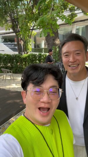 Piya Sawetpikul Instagram - #ก้องแอบดู #ก้องขอเผือก มาเผือก เรื่องราว สนุกสนาน น่ารัก ของชายคนนี้ #ชายชาตโยดม @chartayodom กับ คู่ชีวิตที่น่ารัก #วิกกี้สุนิสา @sunisajett  #เสาร์นี้ #ช่อง3กด33 รายการ#เผือกร้อนตอนบ่าย #เวลา15.45 #ห้ามพลาด @b_boomm @bloom.bangkok