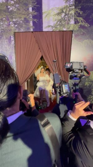Piya Sawetpikul Instagram - #ก้องแอบดู #ก้องขอเผือก ความสนุกสนาน ในช่วง #afterparty #markimthewedding #งานแต่ง #หมากคิม @mark_prin @kimmy_kimberley  สนุกสนานสุดๆกับ #ตู่ภพธร @2popetorn #ไทเทเนียม @daboyway #สนุกมาก #สุดยอด #chicplanner @chicplanner #centaragrandcentralworld