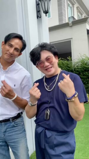 Piya Sawetpikul Instagram - พีท ทองเจือ เปลี่ยนจาก พระเอกทรงแบด กลายเป็นแดดดี้ที่รัก ครอบครัวยกให้เป็นคุณพ่อแห่งปี เพราะมีอะไรในบ้าน พ่อพีทจัดการได้หมด ตั้งแต่เรื่องใหญ่หนีตายลุ้นระทึก หรือ เรื่องสร้างความฝันให้ลูกทุกคน ไปจนถึงเรื่ิองเล็กๆน่ารัก ซักผ้าตากผ้าให้ทุกคนในครอบครัว สัมผัสทุกโมเม้นท์แห่งความประทับใจไปกับ ครอบครัวทองเจือ และอัพเดทข่าวคราวมนุษย์ต่างดาวล่าสุด ไปพร้อมกันใน #เผือกร้อนตอนบ่าย เสาร์นี้ ดูสดพร้อมกัน เวลา 15;45 น. ดูทีวีกด33ดูมือถือกด3plus
@pete_thongchua.mng
@seyamiya
@seya_thongchua