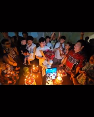 Piya Sawetpikul Instagram - #ก้องแอบดู #ก้องขอเผือก ควันหลง My Birth Day ที่ร้าน #ตั้งใจปิ้งหมูกระทะ #รามคำแหง24 #ขอบคุณเพื่อนๆทุกคน #กัลณมิตรที่ดี