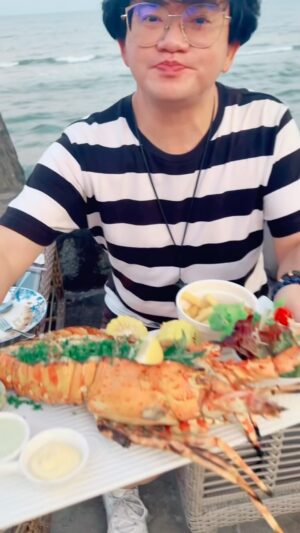 Piya Sawetpikul Instagram - #ก้องต้องกิน คืนนี้ ดิฉันกะคุณ #ท็อปดารณีนุช @topdaraneenute  คุณ #ผัดไทดีใจดีดีดี @patai_dddd ขับรถมาหัวหิน เพื่อมากิน อาหาร อิตาเลียน ร้านน้ิองเปิ้ล แสนสวยของพี่ @siriratdoran ที่ร้าน @casadilaciana  อาหารอร่อยทุกอย่าง  #การันตี #บรรยากาศดีมาก #บรรยากาศสวยมาก #แวะกันมานะคะ #เจ้าของร้านน่ารักมาก 📌ขอบอก น้องเปิ้ล @siriratdoran ผู้บุกเบิก ย้ายมาอยู่ที่ @casadilaciana #ซอยหัวหิน35  แล้วนะคะ #ร้านออริจินอล  #ต้องที่นี่ นะคะ โทร จองที่ #0949981789