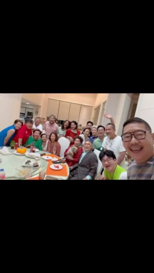 Piya Sawetpikul Instagram - #ก้องแอบดู #ก้องขอเผือก มากราบสวัสดีปีใหม่ นายประวิทย์ คุณหลี พีีสมรักษ์ คุณยุ้ย และผู้ใหญ่ที่ ก้องเคารพรักทุกๆท่านคะ 🙏 #ด้วยรักและห่วงใย #ด้วยรักจากใจ #กราบด้วยหัวใจ #ด้วยความเคารพรัก ❤️❤️❤️❤️❤️❤️❤️❤️❤️❤️❤️❤️❤️❤️❤️❤️❤️❤️❤️❤️❤️❤️❤️❤️❤️