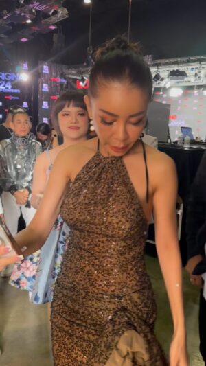 Piya Sawetpikul Instagram - #ก้องแอบดู #ก้องขอเผือก คุณ #เป๊กกี้ศรีธัญญา @pexky_sretunya พามาหาสุดหล่อ สุดHot #ต้าวหยอง @moo_yong2547 จาก #ภาพยนตร์ซีรีส์ #อีสานตุ๊ดซี่ #พชร์อานนท์ @poj_arnon6565 #monooriginal #ระเบียบวาทะศิลป์