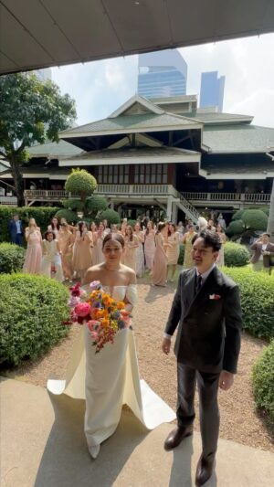 Piya Sawetpikul Instagram - #ก้องแอบดู #ก้องขอเผือก ❗️อายุเป็นเพียงตัวเลข แต่ ความไว สำคัญสุด ❤️เพื่อนสาวของดิฉัน #ท๊อปดารณีนุช @topdaraneenute  ได้ดอกไม้ที่เจ้าสาวหลาน #จ๋า โยนเพื่อการส่งต่อ เป็นงานที่ 2 แล้วค่า 📌อ้าวยังไงกันอะ #งานแต่งจ๋าวิทย์ #ลูกพี่ปูปริศน้องชายพี่คิง #เรื่ิองนี้ต้องดู @jajapattamadilok @w_witme @pooprissana2465 @somching
