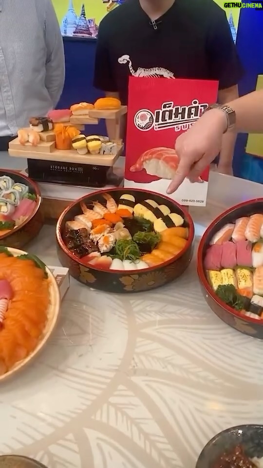 Piya Sawetpikul Instagram - #ก้องต้องกิน เล็กๆไม่ ใหญ่ๆชอบ คำเดียวรู้เรื่อง ต้องร้านนี้เลย “เต็มคำซูชิ” @temkumsushi ร้านอาหารญี่ปุ่น ราคาแบบสบายกระเป๋า เริ่มต้นเพียง 10 บาท แซลม่อนสด ส่งตรงจาก Norway อร่อย คุณภาพดี มี 4 สาขา ประชาราษฏร์บำเพ็ญ สาขา ลาดพร้าว 101 📌มีบุฟเฟ่ราคาพิเศษ นะคะ สาขา โชคชัย 4 สาขา สวนสยาม โทร : 099-623-5628 Line : @temkumsushi #ก้องการรันตี #ก้องแอบดู #ก้องขอเผือก #temkumsushi #เต็มคำซูชิ @temkumsushi