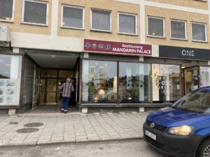 Plura Jonsson Instagram - Tillbaka i Söderhamn och kineskrogen där Eldkvarn ätit så många gånger #plura