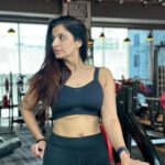 Poonam Dubey Instagram - My competition my motivation my inspiration it’s me myself….. ❤️ ख़ुद से हर दिन जब बात होती हैं, ख़ुद में जब ख़ुद की तलाश होती हैं, ख़ुद को निखारना है ख़ुद को संवारना है ख़ुद को ख़ुद से एक दिन बेहतरीन ख़ुद से मिलाना हैं। This is not selfishness this is called self love ❤️🧿 #poonamdubey #morningmotivation #life #goal #to #be #happy #with #peace Fitness Factory Andheri