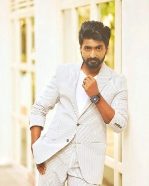 Prajin Padmanabhan Instagram - 😎@sandra_amy_prajin @madhu1985c @mani_kl_official @sathya_rajaaa_official @director_zion @aadhiraajan2021 @siva.worldgym