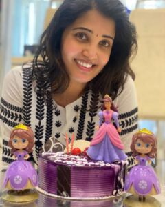 Prajin Padmanabhan Instagram - Happy birthday to the worlds best TWIN MOTHER .. it’s been 15 years plus u have been for me in all situations.. as a gud fren , teacher , wife & lovely mother .. not at all a easy task .. v both know how much struggled to lead a lovely life .. I’m sure Jus now u hav started to liv yo life with our twin angles .. I’m sure hereafter to life wud b full of BIGGG surprises .. proud to b Sandra Amy husband 😍… it’s been years & years I hav I said I LOVE YOU .. haaaa .. as u knw me well I’m not so dramatic person still .. this wud the right time to say ..I LOVE YOU MA ..pondateeeeeee.. Njoy ur day dear