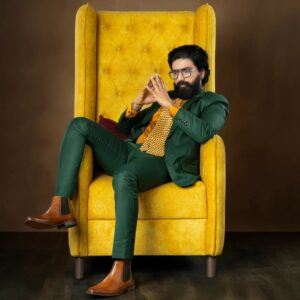 Prajin Padmanabhan Instagram - 🎉🥳 Time to celebrate🎊🎉🥳🎥📽️

Captured by @pariaarclicks
 MUA @murugeshmakeup_hair 
STUDIO @pokostudioguindy 
STYLING @sandra_amy_prajin 
SHOES @danny_n_jones