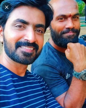 Prajin Padmanabhan Instagram - With stunt master pradeep thalapathy Dinesh .. thalapathy Dinesh master son .. had a great time master working with u in #NINAIVELLAAM NEYADA movie #ilayaraja musical @aadhiraajan2021 direction @sandra_amy_prajin @madhu1985c @director_zion @mani_kl_official @sathya_rajaaa_official