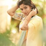 Pranika Dhakshu Instagram - பல கவிதை எழுதுகிறேன் எதிலும் உன்நினைவுகளின் சாயல் இல்லாமல் முடிந்ததில்லை..!!!🦋🍃 Costumes - @kaarigai.sarees Photographer - @camerasenthil Makeup - @anjusartistry Shoot Organized by @rrajeshananda . . . #pranikadhakshu #zara #saree #sareelove #sareelover #sareefashion #sareelovers #traditional #trending #style #look