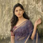 Pranika Dhakshu Instagram - அவளோ அவளோ நிலவின் போதை துகளோ… அவளோ அவளோ கார்குழல் விரியும் மயிலோ… திசையறியாத மேகம் தலையினில் விழுதோ… கடவுள் கைக்கொண்டு எழுத முடியாத… கவிஞனின் கற்பனையோ…!!! 🍃✨ Makeup @sharanyas_makeupartistry Photography @skmani_photography . . . #pranikadhakshu #zara #newyear #saree #sareelove #sareelovers #saree #coimbatoreponnu