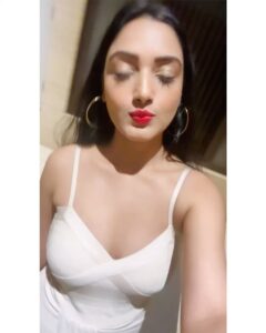 Preeti Verma Instagram - 🎉👛🤳🥂 Goregaon,Mumbai