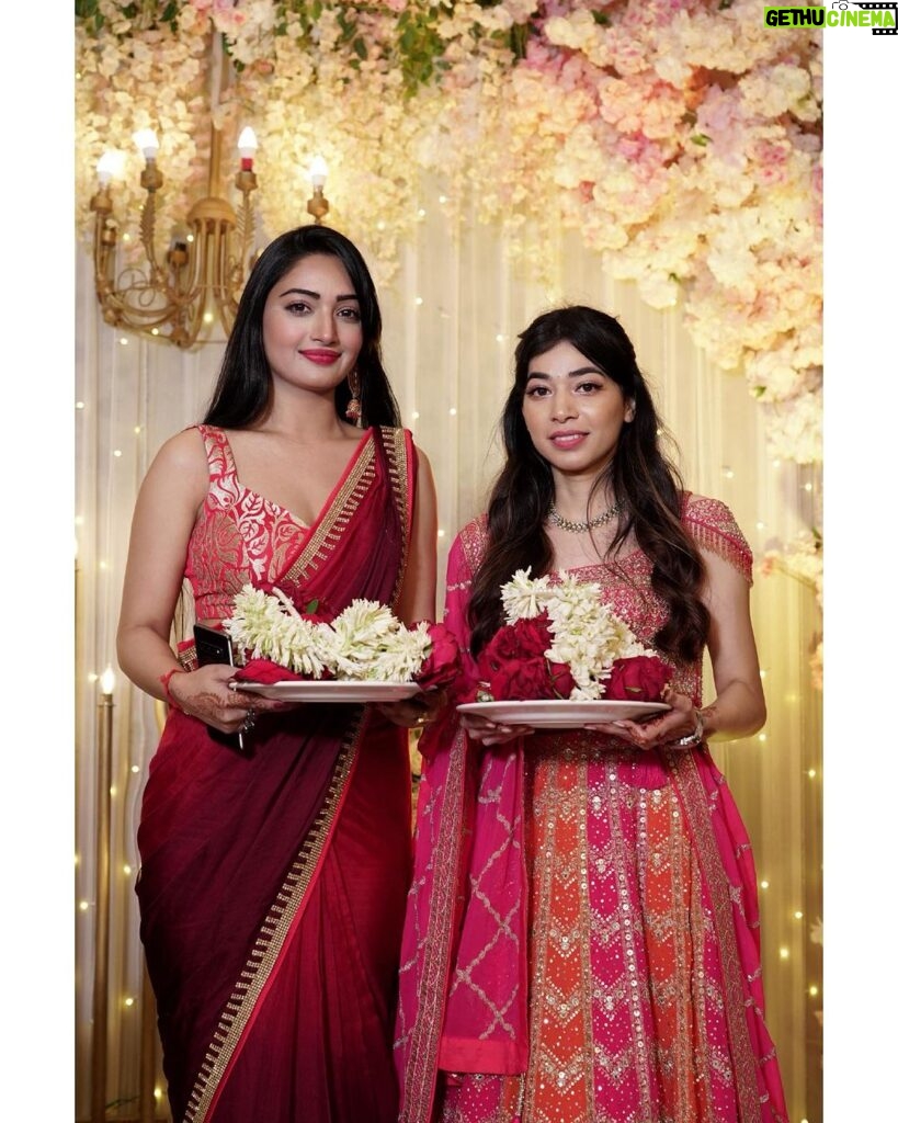 Preeti Verma Instagram - 🌹🌹🌹🌹 #bro #bhabie #sisters #jaimala #marriage #function #family @rish.v147 @dream3226 Dreamz Inn & Suites Hotel - Zirakpur, Chandigarh