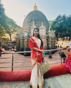 Preety Kongana Instagram - New Year Wishes to You All 🙏🏻♥️🙏🏻🌹 May Maa Kamakhya bless Us All 🙏🏻🙏🏻🙏🏻 Happy New Year 2024 ♥️🌹🙏🏻