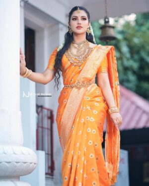 Preety Kongana Instagram - লক্ষ্মী পূজাৰ শুভকামনা যাচিলো ….. 🙏🏻♥️🙏🏻

Make up artist promotional shoot for my Darling duos @bapankalitakalita & @mkup_artist_susmita 😘😘
Well done my dear sweethearts 👏👏♥️♥️

Amazing photography by @nip_jyoti_barman_photography ♥️