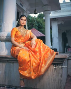 Preety Kongana Instagram - লক্ষ্মী পূজাৰ শুভকামনা যাচিলো ….. 🙏🏻♥️🙏🏻

Make up artist promotional shoot for my Darling duos @bapankalitakalita & @mkup_artist_susmita 😘😘
Well done my dear sweethearts 👏👏♥️♥️

Amazing photography by @nip_jyoti_barman_photography ♥️