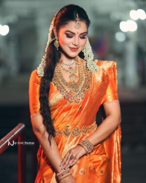 Preety Kongana Instagram - লক্ষ্মী পূজাৰ শুভকামনা যাচিলো ….. 🙏🏻♥️🙏🏻

Make up artist promotional shoot for my Darling duos @bapankalitakalita & @mkup_artist_susmita 😘😘
Well done my dear sweethearts 👏👏♥️♥️

Amazing photography by @nip_jyoti_barman_photography ♥️