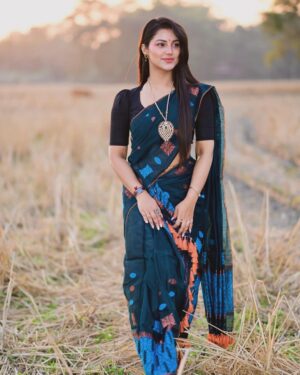 Preety Kongana Instagram - বিহু বুলি টিহুৰ ঘৰলৈ আহিছো । আপোনালোক সকলো চাগে বৰ্তমান নিজৰ নিজৰ পৰিয়ালৰ সৈতে ব্যস্ত হৈ আছে। আপোনালোক সকলোলৈকে  ভোগালী বিহুৰ হিয়াভৰা ওলগ জনালোঁ।

Bhogali Bihu Wishes to You All 🙏🏻