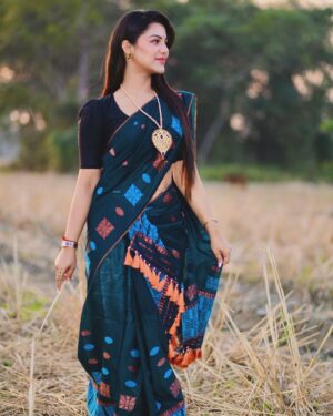 Preety Kongana Instagram - বিহু বুলি টিহুৰ ঘৰলৈ আহিছো । আপোনালোক সকলো চাগে বৰ্তমান নিজৰ নিজৰ পৰিয়ালৰ সৈতে ব্যস্ত হৈ আছে। আপোনালোক সকলোলৈকে  ভোগালী বিহুৰ হিয়াভৰা ওলগ জনালোঁ।

Bhogali Bihu Wishes to You All 🙏🏻