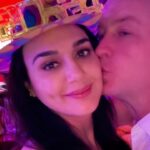 Preity Zinta Instagram - Happy new year folks ❤️Here’s to a rocking 2024 filled with love, happiness, peace, prosperity & good health to you and your family 🎉😍🎉⭐️🥳 #Happynewyear #justthetwoofus #ting 🥰