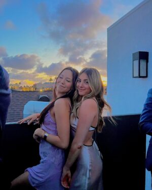 Presley Ryan Instagram - had a ball 🕺🪩⚓️
