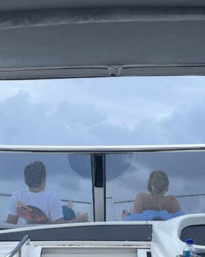 Presley Ryan Instagram - a good mdw 😁🌈🌊🌺☀️