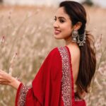 Priyanka KD Instagram - No need for caption ….. #priyankakholgade #instagram #instagood #instadaily #photography #photooftheday #photo #photoshoot #saree #sareelove #sareelover #sareefashion #redsaree #love #lifestyle #mumbai #maharashtra