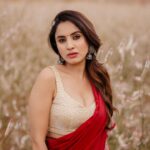 Priyanka KD Instagram - No need for caption ….. #priyankakholgade #instagram #instagood #instadaily #photography #photooftheday #photo #photoshoot #saree #sareelove #sareelover #sareefashion #redsaree #love #lifestyle #mumbai #maharashtra