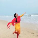 Priyanka Nalkari Instagram - #beach #poser #damayanthi #shooting #chennai #favorite #lemonyellow #peace #memyself #loveyourself #strongwomen #independent #actress
