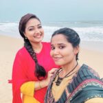 Priyanka Nalkari Instagram - #beach #poser #damayanthi #shooting #chennai #favorite #lemonyellow #peace #memyself #loveyourself #strongwomen #independent #actress
