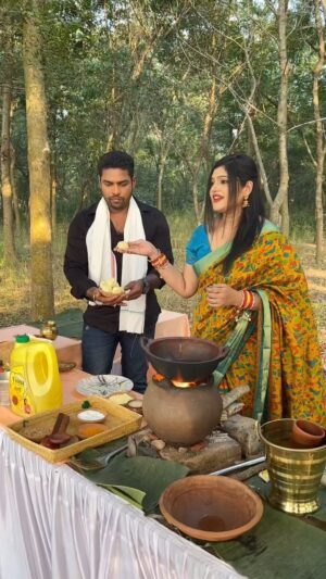 Priyanka Panigrahi Instagram - #mun khanti odia jhia🥰🏠
#shoot mood on😛
#my shooting partner @mrgulua5