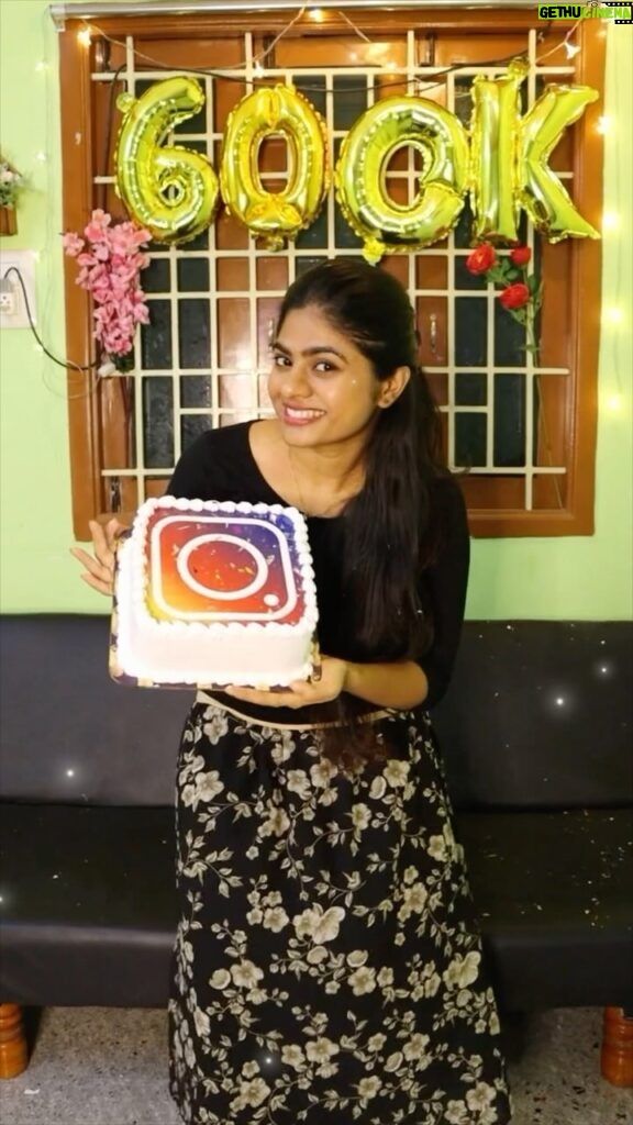 Priyankha Masthani Instagram - 600k Family❣️ #celebration #priyankhamasthani #priyankha #villagegirl #salemponnu #masthani #priyanka #mastani #instareels #instafamily #cake cutting #instagramcake Omalur, Salem district.