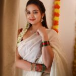 Pujita Ponnada Instagram - Wish you all a very happy Diwali 🪔💥 📸 @thescienceofphoto #pujitaponnada #happydiwali