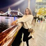 Pujita Ponnada Instagram - I hope you’re all having a good weekend🫶🏻 #pujitaponnada #london #ukdiaries #travel Tower Bridge, London