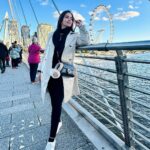 Pujita Ponnada Instagram - Weekends exploring places >>>> #pujitaponnada #ukdiaries #london #travel Golden Jubilee Bridge, London