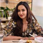 Pujita Ponnada Instagram - Just wanted to say hi 👋🏻 Hope you are all having a good weekend 💃🏻 #pujitaponnada #happyweekend Pa Pa Ya Hyderabad