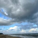 Pujita Ponnada Instagram - Snuck out to the beach for a few mins between shots to enjoy the weather, it was totally worth it! 😌🌊 📸 @chnani_999 #pujitaponnada #rainyday #beach #shootdiaries Muttukadu