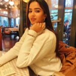 Pujita Ponnada Instagram - One of my favourite Indian restaurants in London @dishoom . Good food, beautiful ambience, cozy vibes 🥘🧉🇬🇧 #pujitaponnada #ukdiaries #london #travel #food Dishoom, Covent Garden