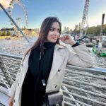 Pujita Ponnada Instagram - Weekends exploring places >>>> #pujitaponnada #ukdiaries #london #travel Golden Jubilee Bridge, London