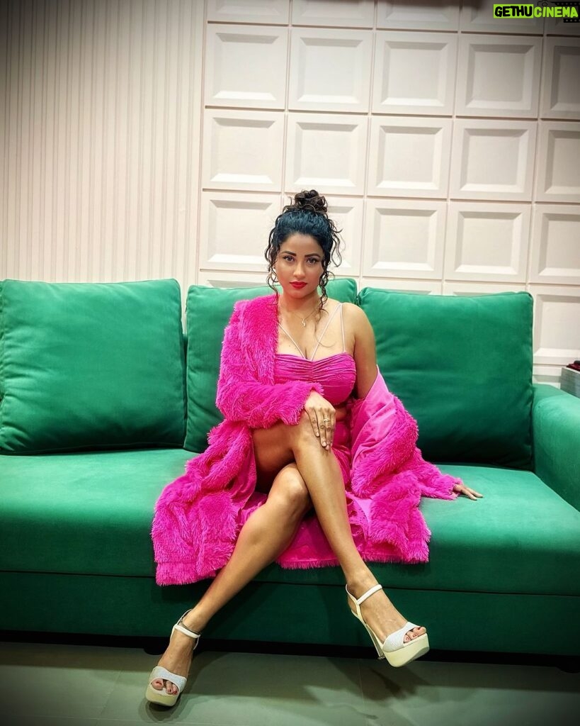 Pupul Bhuyan Instagram - Pink vibes and positive energy 🧿💕