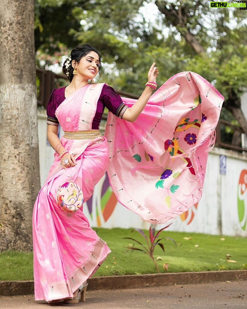 Purneima Day Instagram - For Star Prawaha Ganeshostav 2023 ✨ . 24th September Sunday at 7pm only on @star_pravah ! #kunyarajachigaturani #purniemaadey . Clicked by @aartilokhandeofficial makeup: @blushandbeauties_20 Hair :@brushesandblushes Costumes:@aaishvy_designs ❤ Jwellery by- @amairajewellery_official Mumbai, Maharashtra