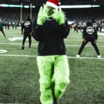 Quincy Williams Instagram - “Maybe Christmas doesn’t come from a store. Maybe Christmas perhaps means a little bit more.” — The Grinch #VILLIANZ Metlife NY Jets Stadium