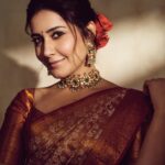 Raashi Khanna Instagram - In a world of trends, my heart belongs to sarees ♥️ #timeless Makeup @makeupbyshefali.s Hair @zoequiny.hair Jewelery @tritiyaa.jewellery 📸 @ishan.n.giri