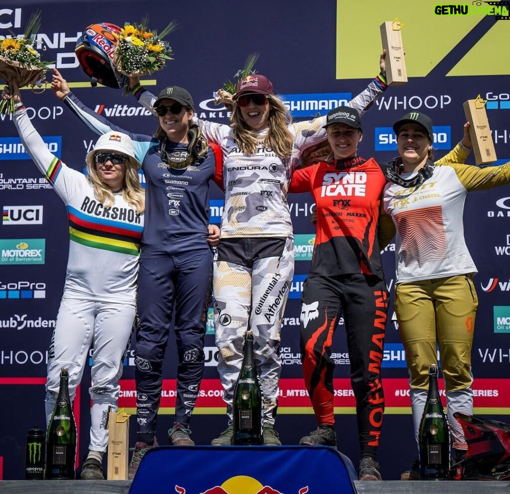Rachel Atherton Instagram - 🤯40th World Cup win baby! What the actual heck!!!! Feels so surreal, it just won’t sink in, it feels like a dream! ⭐❤⭐❤⭐❤ Such a Massive team effort to make this race, let alone to win! Thanks to everyone for helping me @athertonracing @ mum @alanmilway @athertonbikes @conti_mtb @redbull #mumsrule #40 #ucimtbworldcup @nathhughesphoto photos
